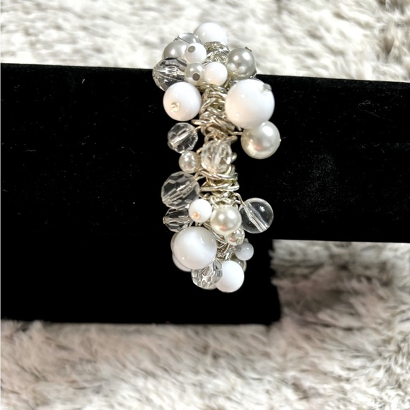 Silver Tone Stretchy Bracelet with White, Faux Pearl, & Crystal Beads New wo tag - Picture 2 of 5